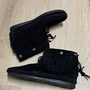 Minnetonka Black Fringe Women's Booties